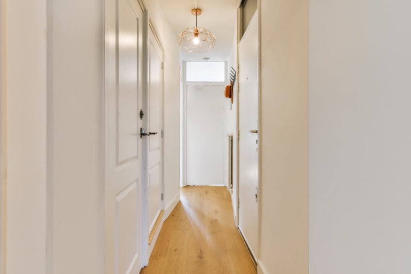 Idée déco couloir long et étroit : les meilleures astuces